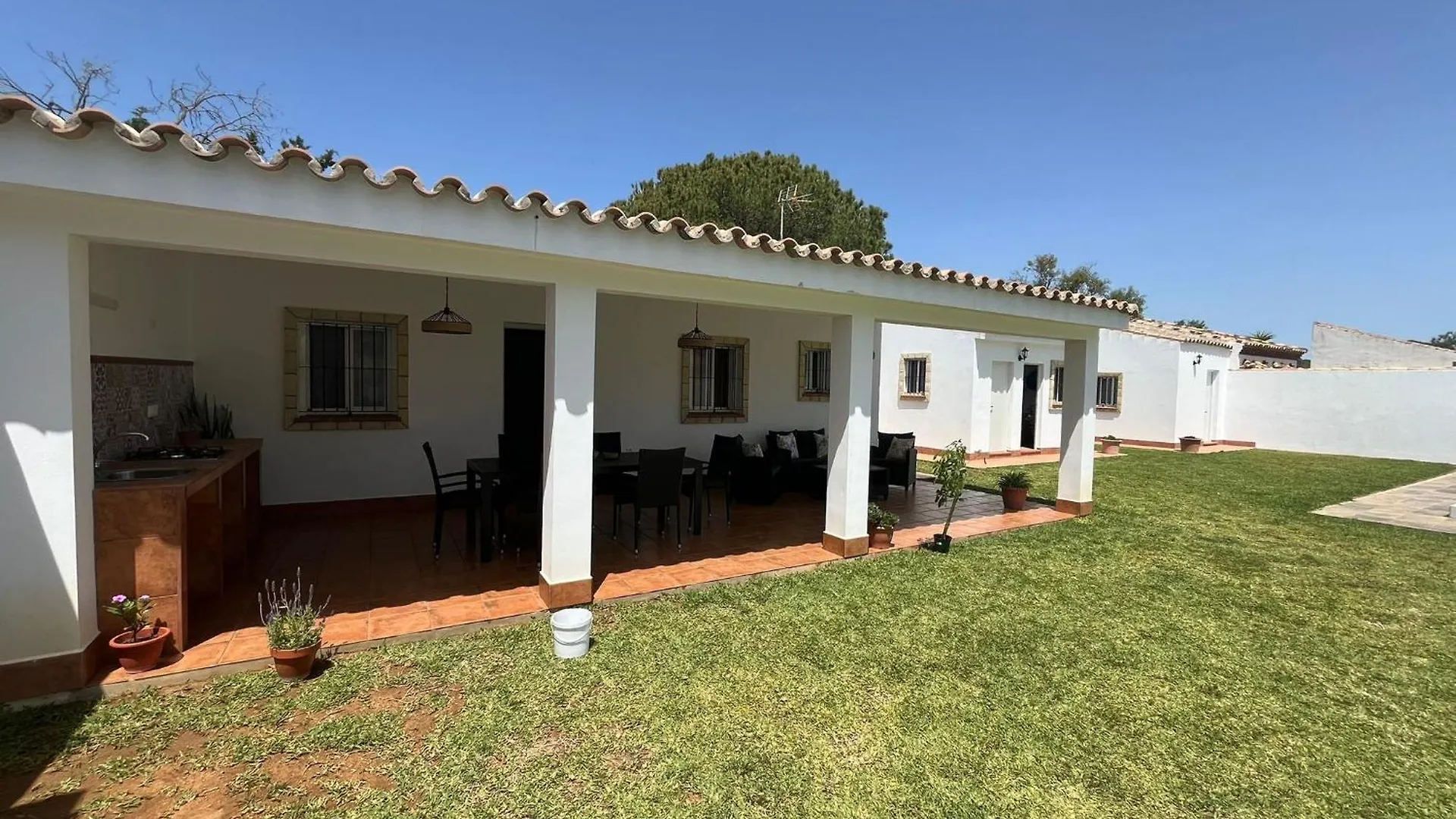 Chalet Andaluz Con Piscina 奇克拉纳－德拉弗龙特拉